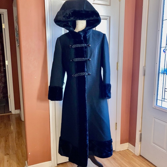 Vintage 60s Faux Fur Princess Style Hooded Heavyweight Union Made Coat Black - Picture 2 of 11